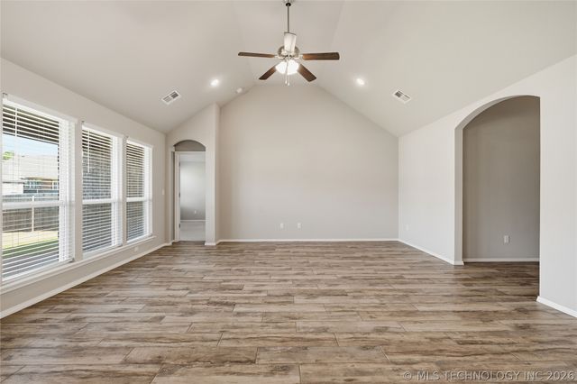 3706 S 13th Place, Broken Arrow, OK 74011