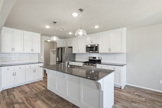 3706 S 13th Place, Broken Arrow, OK 74011