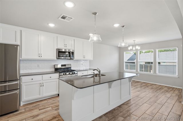 3706 S 13th Place, Broken Arrow, OK 74011
