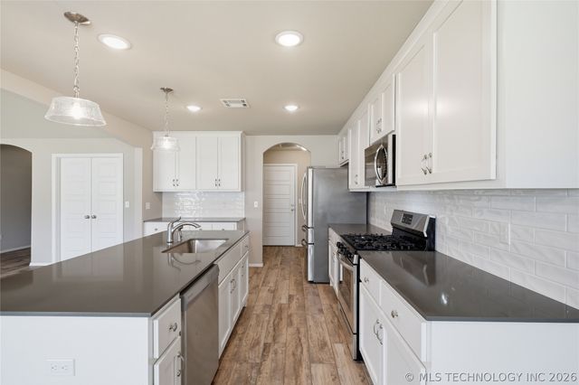 3706 S 13th Place, Broken Arrow, OK 74011