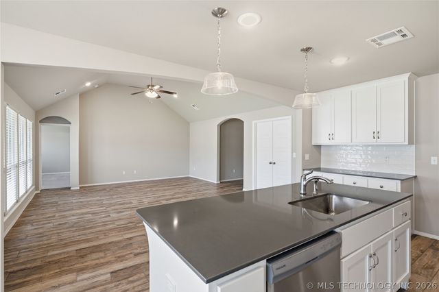 3706 S 13th Place, Broken Arrow, OK 74011