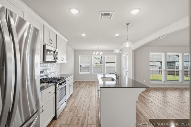 3706 S 13th Place, Broken Arrow, OK 74011