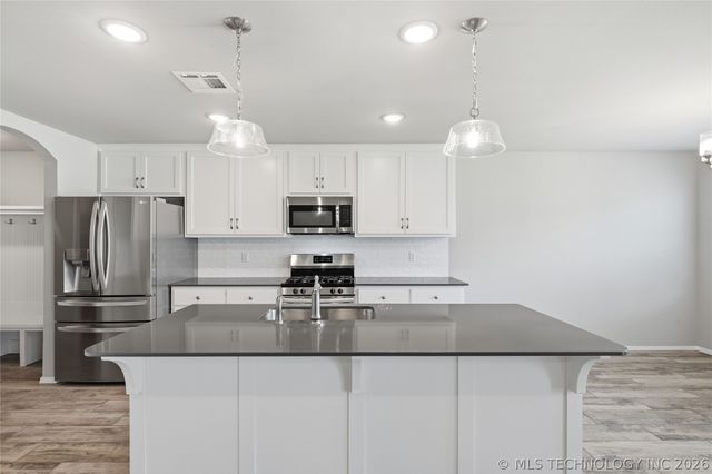 3706 S 13th Place, Broken Arrow, OK 74011