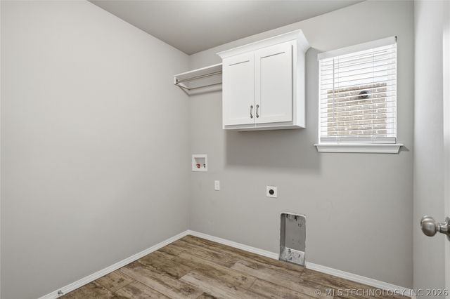 3706 S 13th Place, Broken Arrow, OK 74011