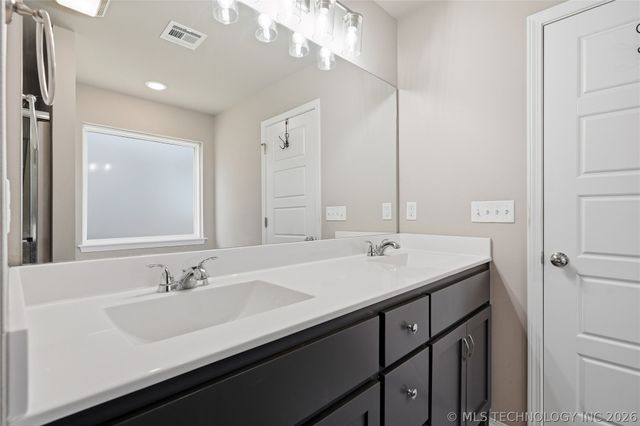 3706 S 13th Place, Broken Arrow, OK 74011