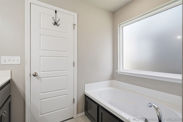 3706 S 13th Place, Broken Arrow, OK 74011