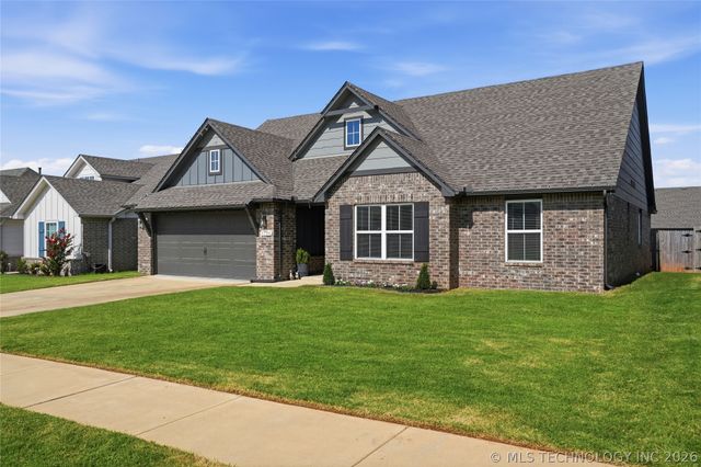 3706 S 13th Place, Broken Arrow, OK 74011