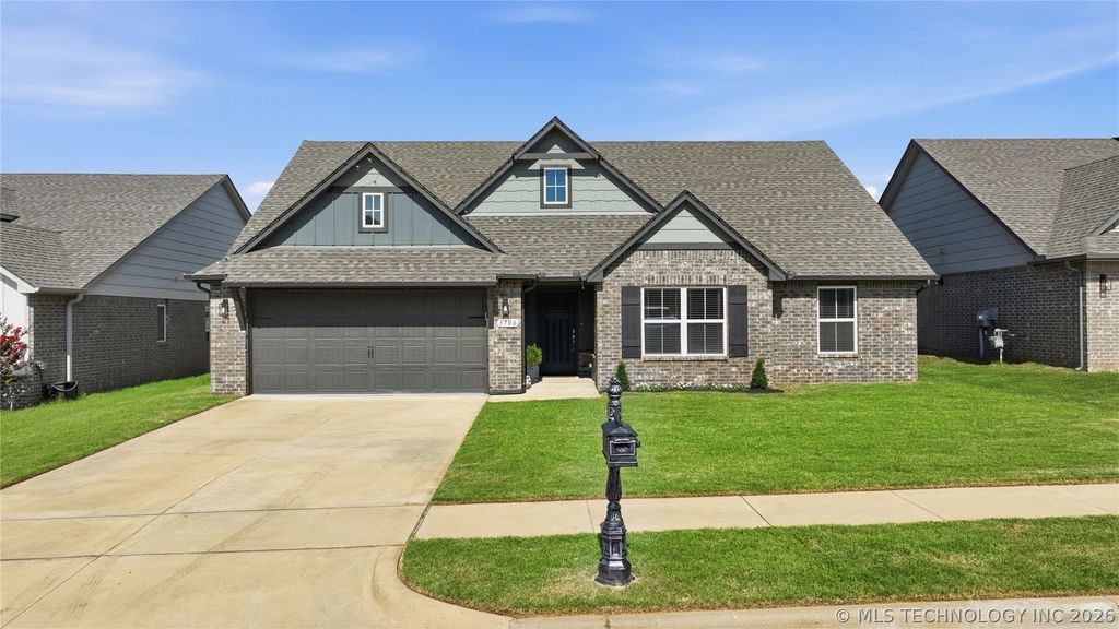 3706 S 13th Place, Broken Arrow, OK 74011