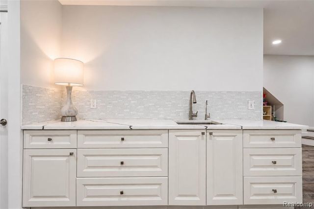 43479 Prospect Lane, Novi, MI 48375