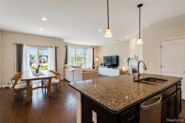 43479 Prospect Lane, Novi, MI 48375