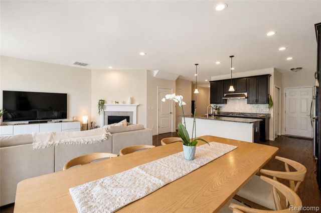 43479 Prospect Lane, Novi, MI 48375