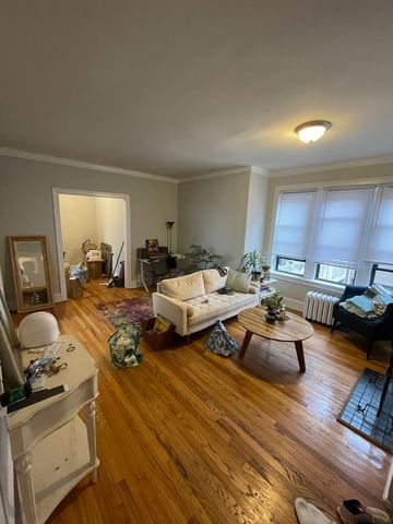 631 W ROSCOE Street D2, Chicago, IL 60657