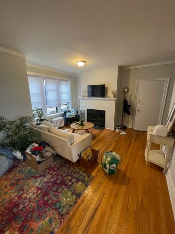 631 W ROSCOE Street D2, Chicago, IL 60657