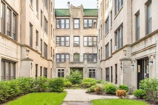 631 W ROSCOE Street D2, Chicago, IL 60657