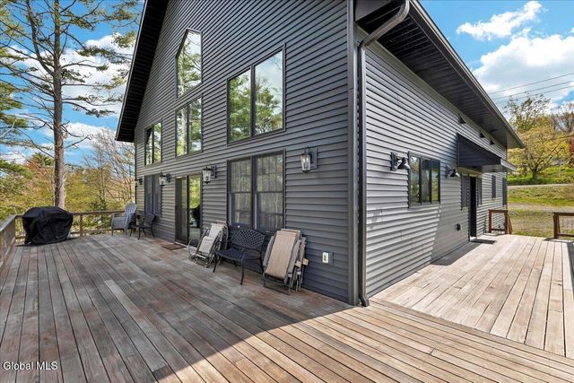 30 Harriman Rd Extension, Sand Lake, NY 12018