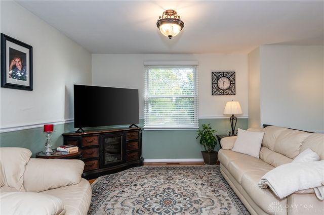 102 Calmont Farm Circle, Englewood, OH 45322