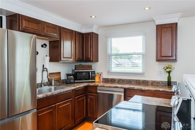 102 Calmont Farm Circle, Englewood, OH 45322