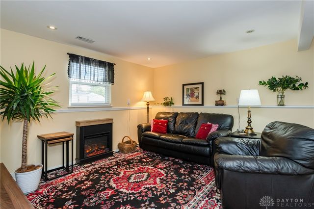 102 Calmont Farm Circle, Englewood, OH 45322