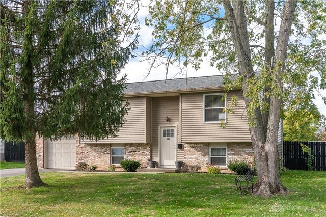 102 Calmont Farm Circle, Englewood, OH 45322