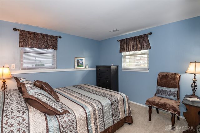 102 Calmont Farm Circle, Englewood, OH 45322