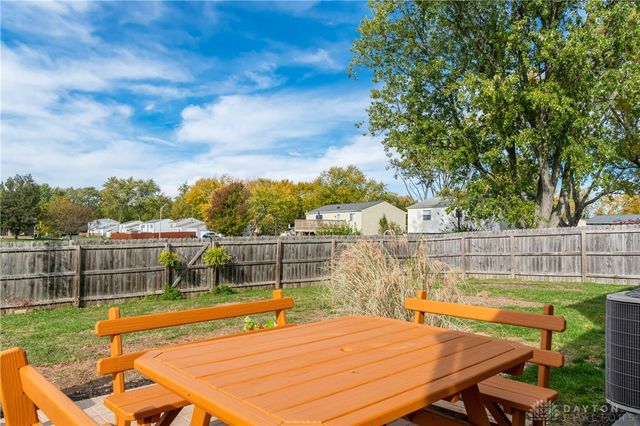 102 Calmont Farm Circle, Englewood, OH 45322