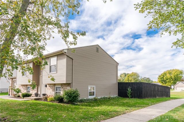 102 Calmont Farm Circle, Englewood, OH 45322