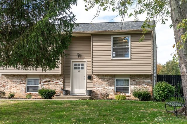 102 Calmont Farm Circle, Englewood, OH 45322