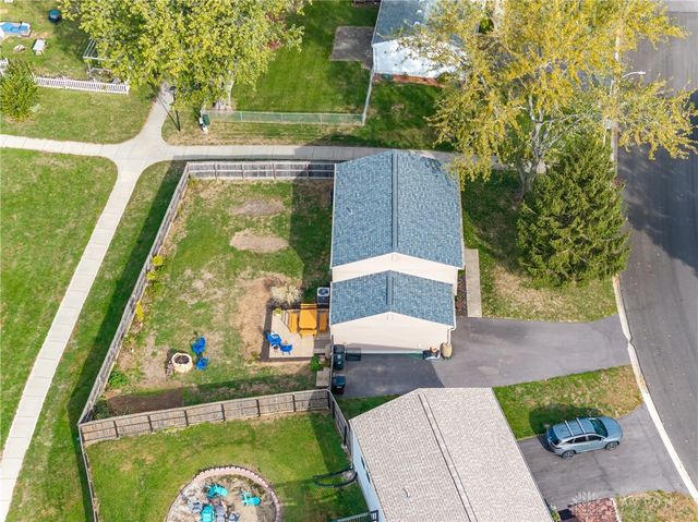 102 Calmont Farm Circle, Englewood, OH 45322