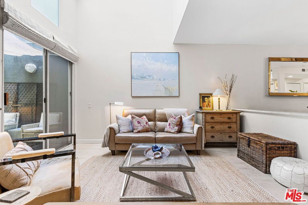 Image 10 of property listing at 1617 S Beverly Glen Boulevard 204, Los Angeles, CA 90024