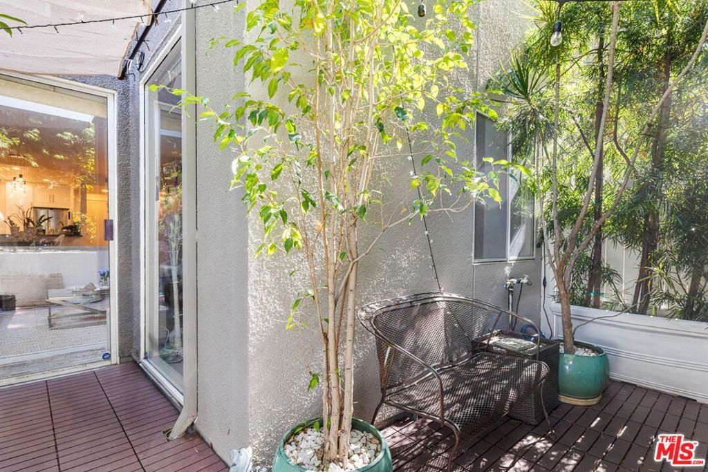 Image 17 of property listing at 1617 S Beverly Glen Boulevard 204, Los Angeles, CA 90024