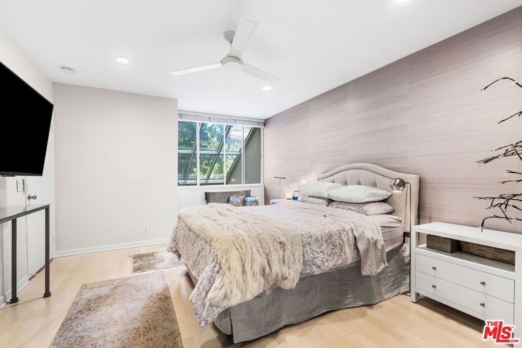 Image 20 of property listing at 1617 S Beverly Glen Boulevard 204, Los Angeles, CA 90024