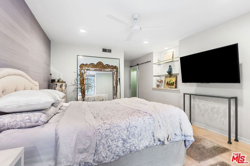 Image 21 of property listing at 1617 S Beverly Glen Boulevard 204, Los Angeles, CA 90024