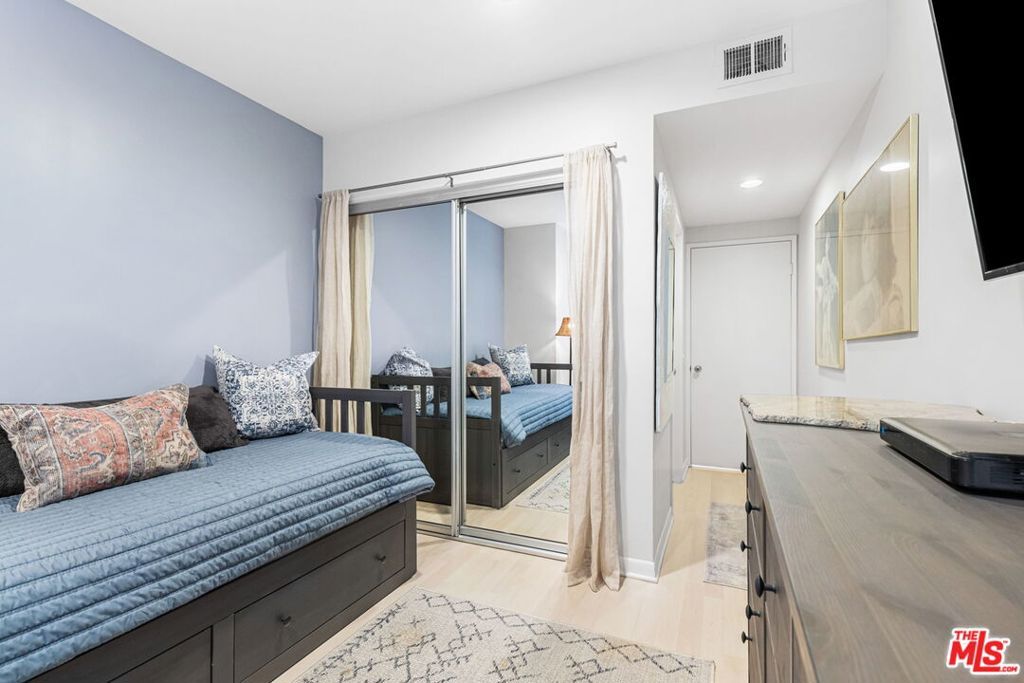 Image 25 of property listing at 1617 S Beverly Glen Boulevard 204, Los Angeles, CA 90024