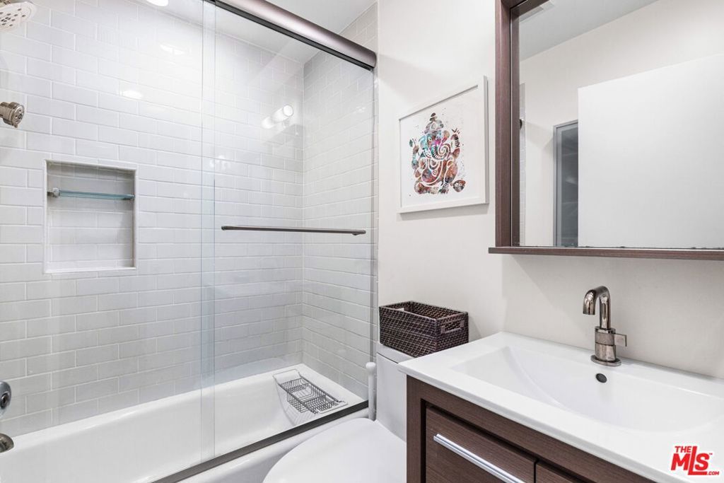Image 26 of property listing at 1617 S Beverly Glen Boulevard 204, Los Angeles, CA 90024
