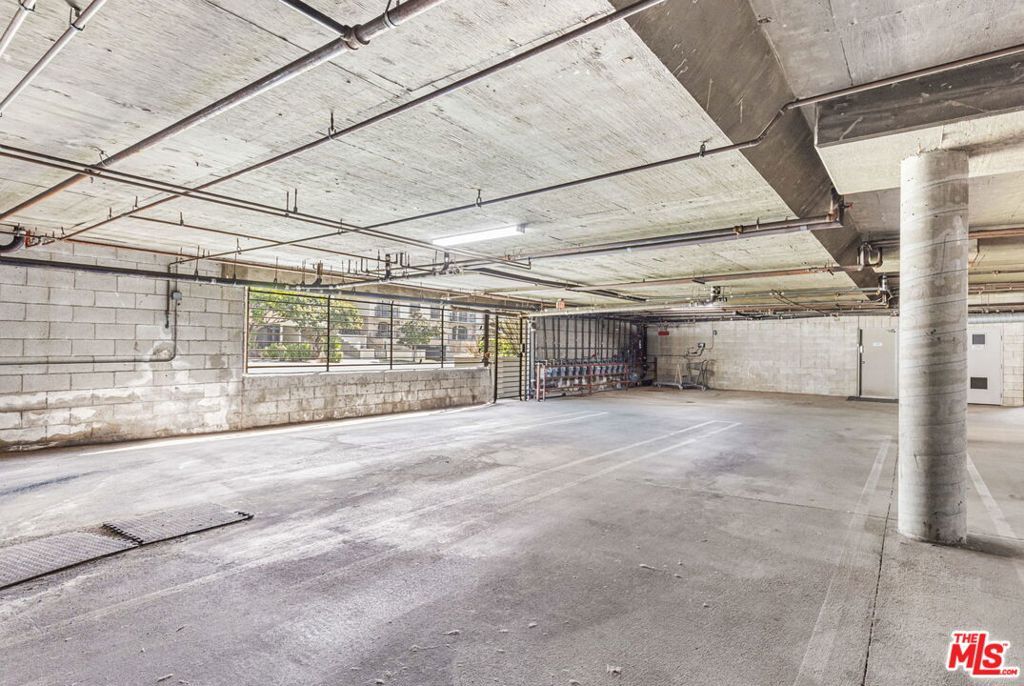 Image 28 of property listing at 1617 S Beverly Glen Boulevard 204, Los Angeles, CA 90024