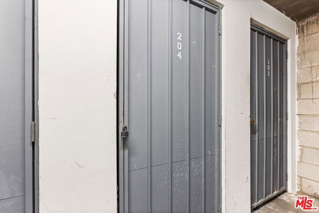 Image 29 of property listing at 1617 S Beverly Glen Boulevard 204, Los Angeles, CA 90024