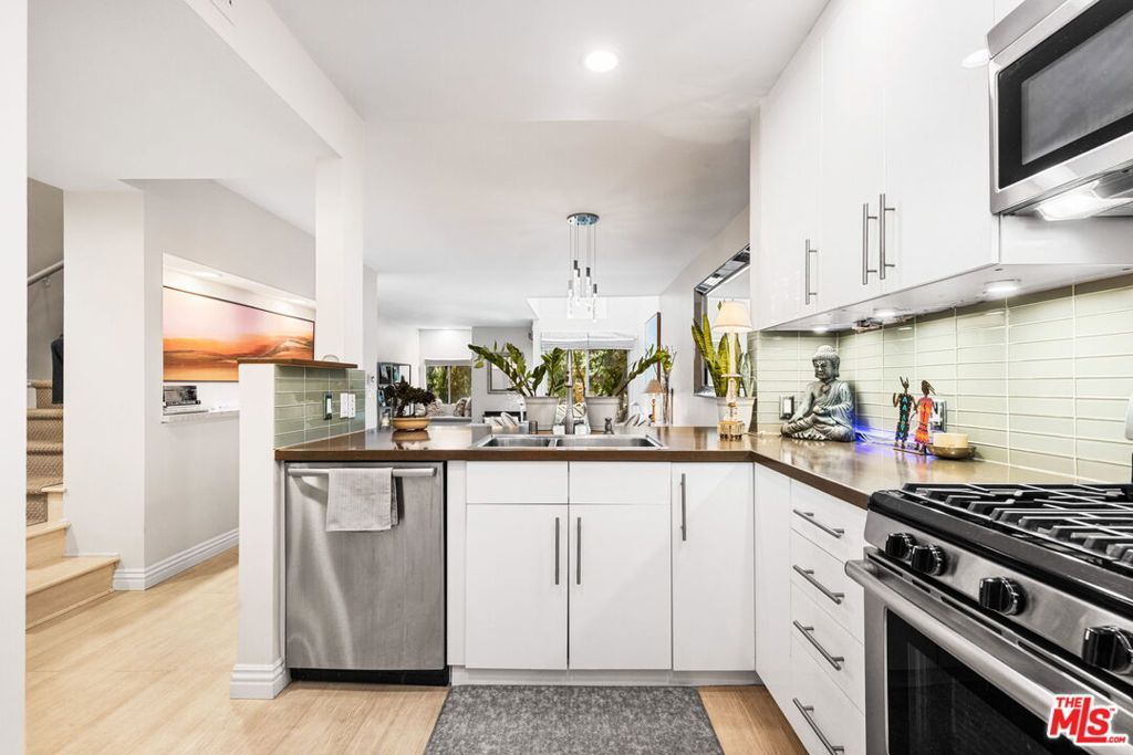 Image 6 of property listing at 1617 S Beverly Glen Boulevard 204, Los Angeles, CA 90024