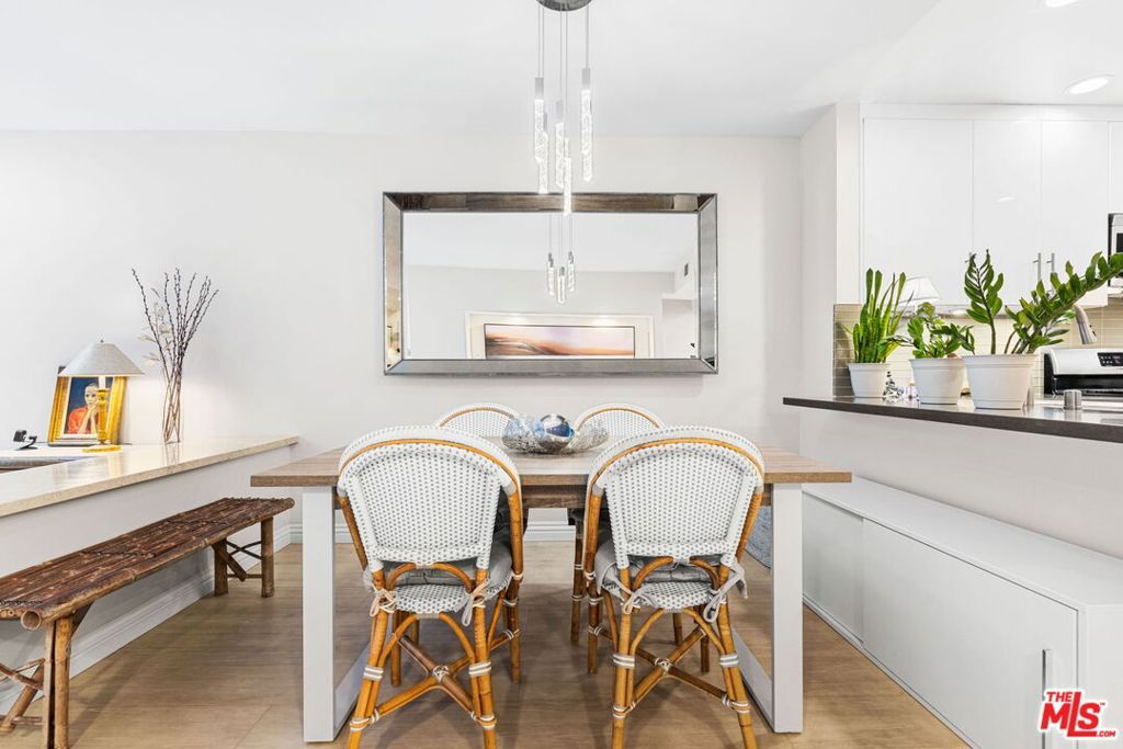 Image 8 of property listing at 1617 S Beverly Glen Boulevard 204, Los Angeles, CA 90024