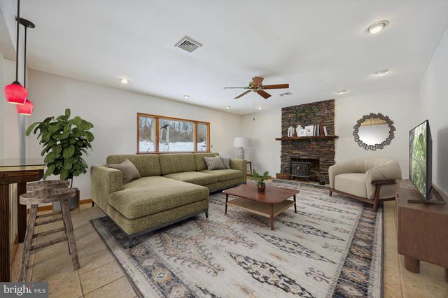 105 SUSANS LN, Perkiomenville, PA 18074