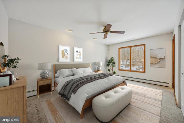 105 SUSANS LN, Perkiomenville, PA 18074