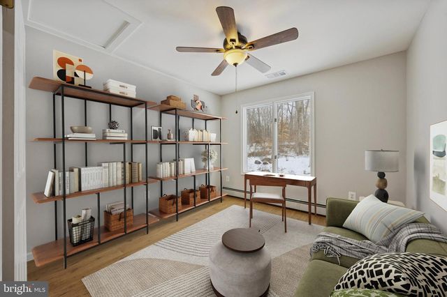 105 SUSANS LN, Perkiomenville, PA 18074