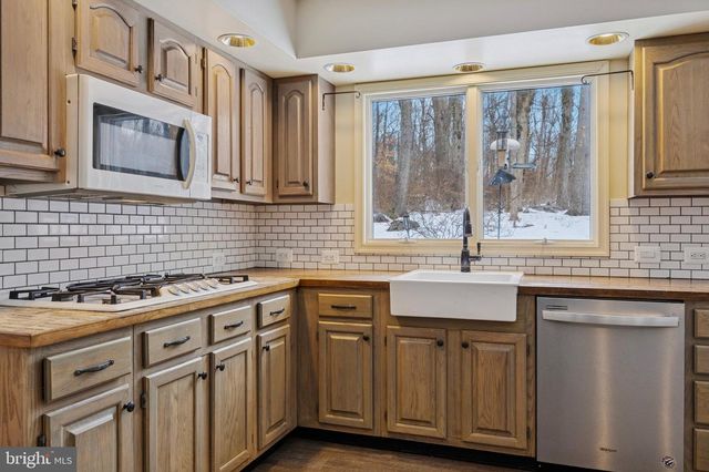 105 SUSANS LN, Perkiomenville, PA 18074