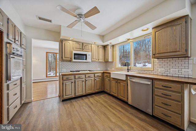 105 SUSANS LN, Perkiomenville, PA 18074