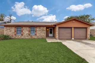 6213 Stardust Drive S, Watauga, TX 76148