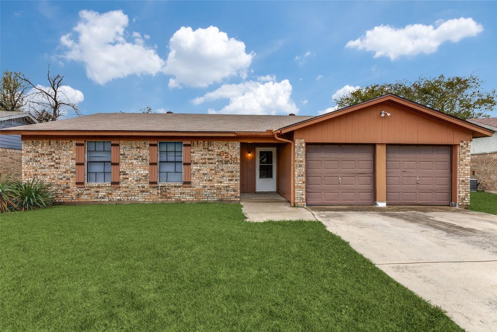 6213 Stardust Drive S, Watauga, TX 76148
