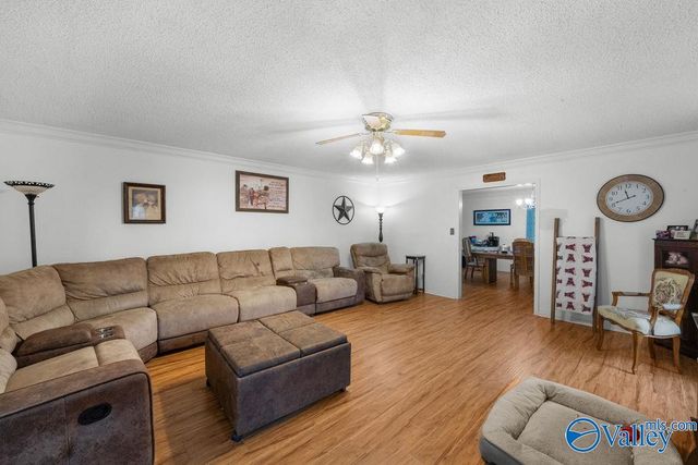 5492 Gilmer Lane, Rainbow City, AL 35906