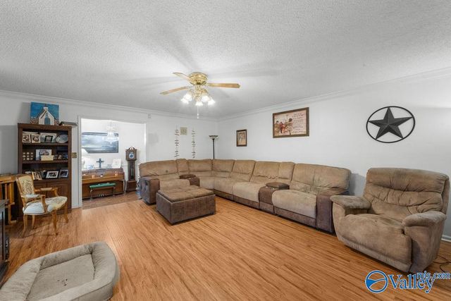 5492 Gilmer Lane, Rainbow City, AL 35906