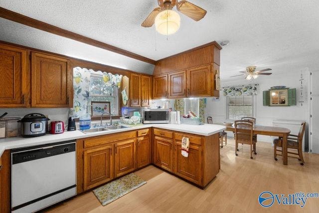 5492 Gilmer Lane, Rainbow City, AL 35906