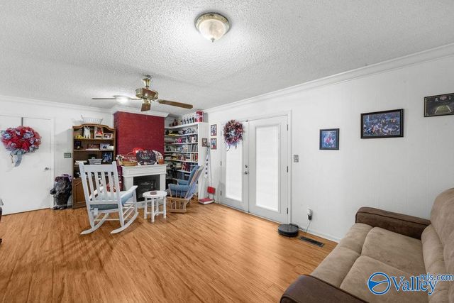 5492 Gilmer Lane, Rainbow City, AL 35906