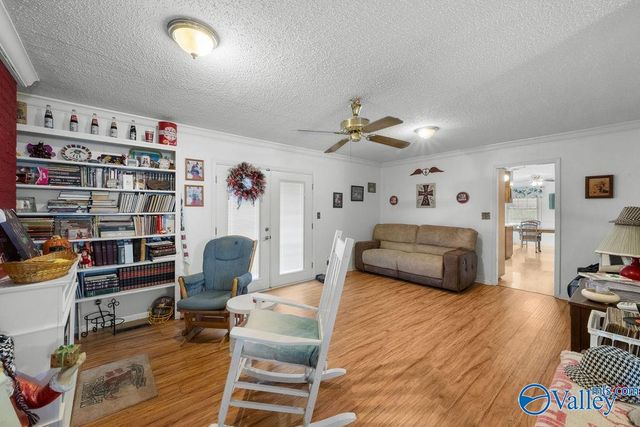 5492 Gilmer Lane, Rainbow City, AL 35906